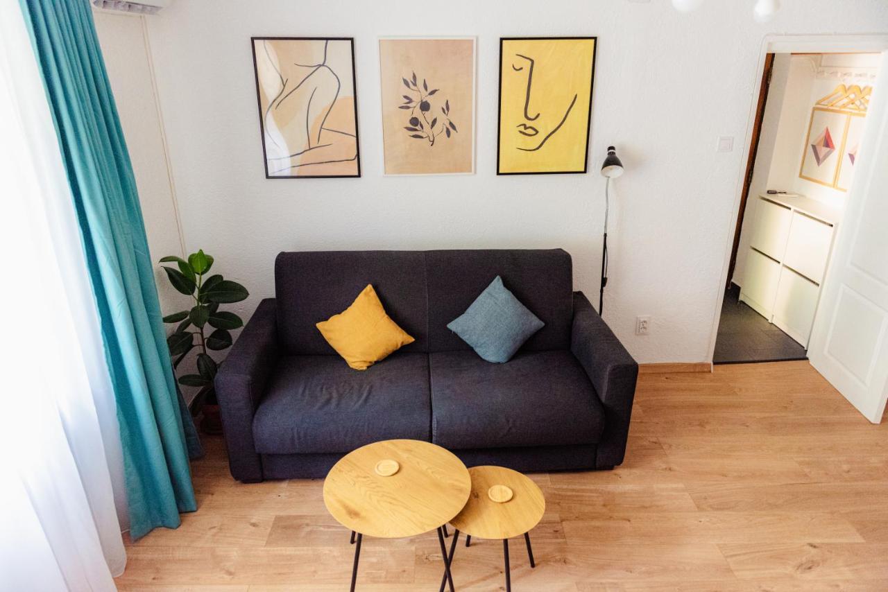 Cozy Apartment Ultracentral Universitate Square Bukarest Exteriör bild